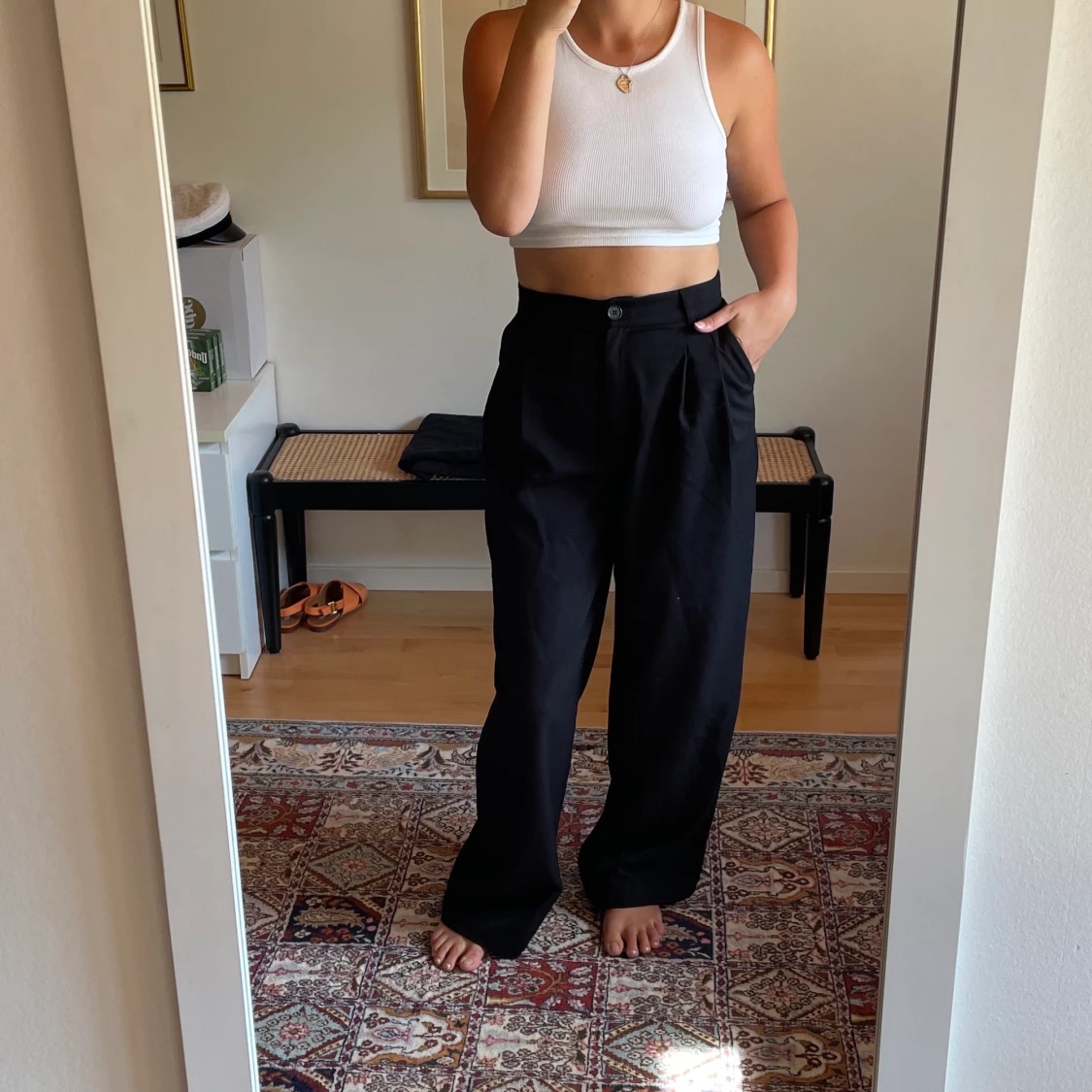 Svarta kostymbyxor från monki 