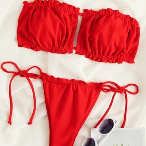 Bikini - Röd bikini, endast testad men annars helt oanvänd! Har inte kommit till användning! Nypris 129kr från Shein❤️ Spårbar frakt 51kr