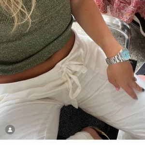 Linnebyxor strl M - Säljer ett par väldigt fina och helt oanvända linnebyxor i strl M. Tyvärr var byxorna för stora på mig så tänkte sälja den vidare 