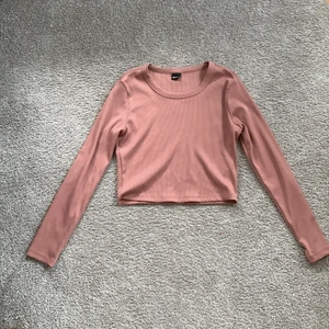 Rosa kort tröja - Nästan ny andvänd under 5 ggr 