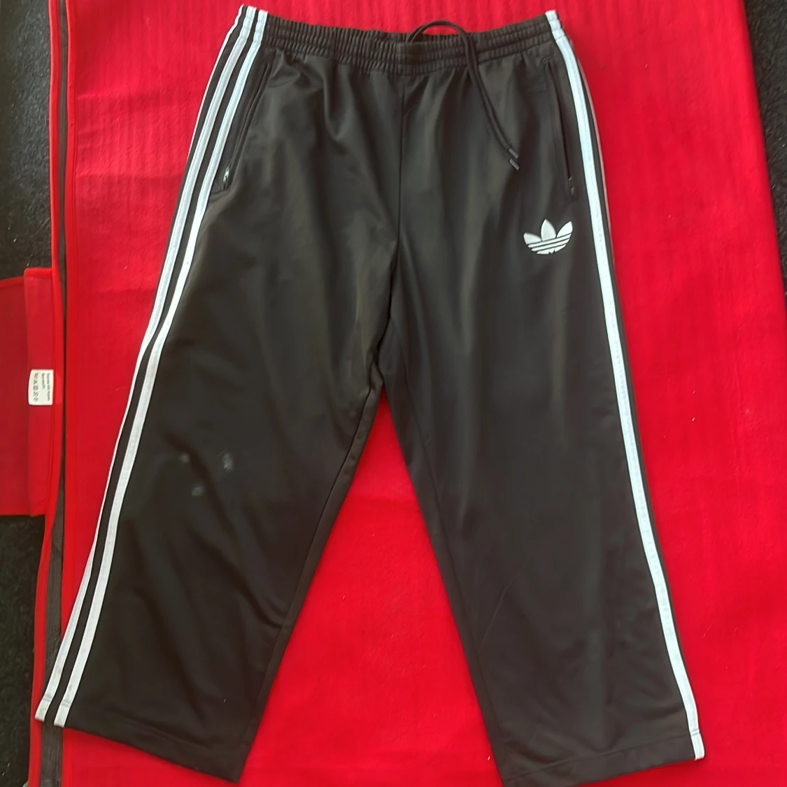 Adidas mjukisbyxor med dragsko