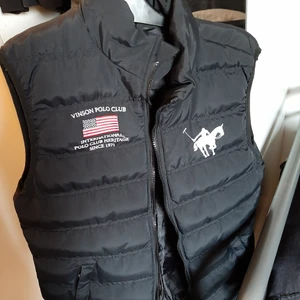 Polo vinson club väst - Används inte så säljer den. Knappt använd i Storlek S