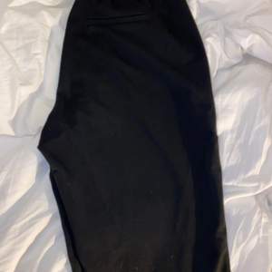 Svarta kostymbyxor från object storlek 40
