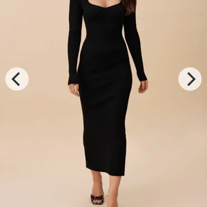 Adoore Roma Dress Black - Klänning från Adoore i storlek 36, sällan använd, inga defekter eller liknande. Köparen står för frakt, finns annonsen kvar så finns varan kvar 