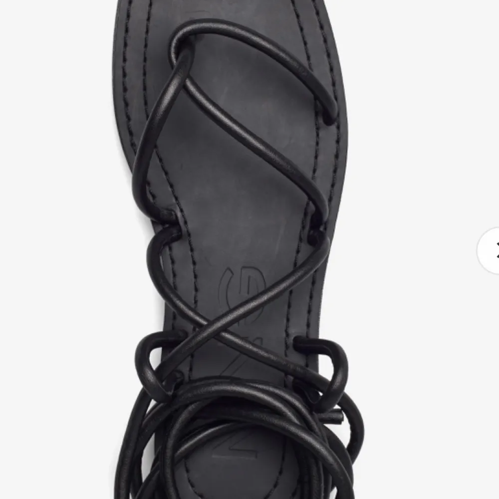 Perfekta finskor för dig som inte vill ha klack! Endast använda en gång så helt i nyskick. 😍 Nypris 599kr  Säljer för 300kr . Kengät.