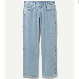 Weekday arrow jeans - Weekday arrow jeans i färgen summer blue i stl 24/30, helt slutsålda. endast testade 1 gång men kommer inte till andvändning. kan tänka mig att byta dom mot något annat!! kan posta och mötas upp i sthlm. TRYCK IKTE PÅ KÖP NU !!!❤️❤️