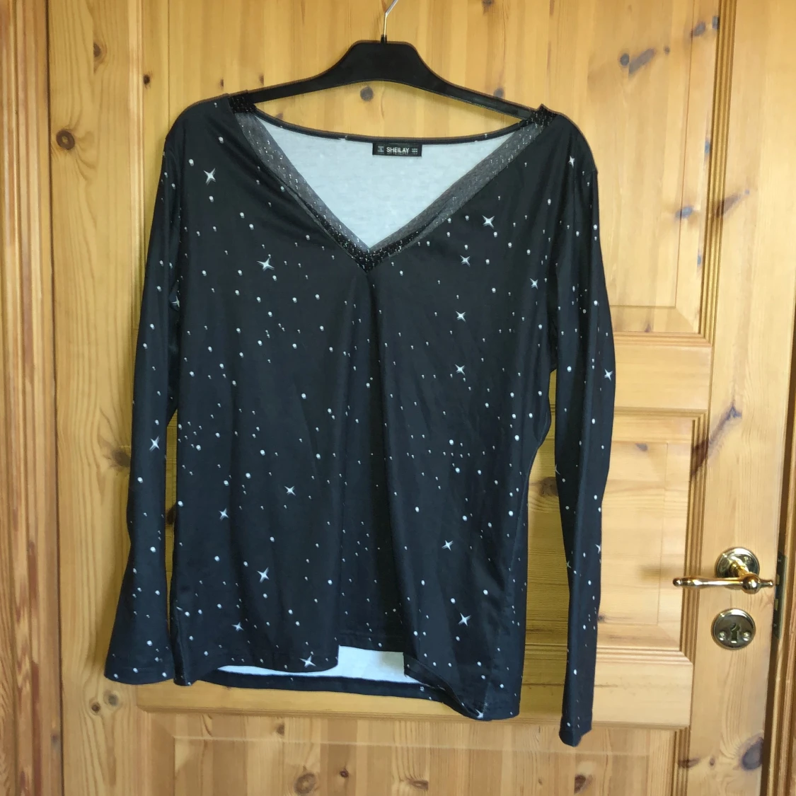 Svart tunn med tryck från Aimchic