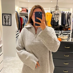 Stickad tröja - Helt ny stickad tröja från Selected Femme som aldrig kommit till användning. 