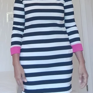 Klänning storlek 34/36 - Kort klänning storlek 34/36 Från inte rökere hem. 