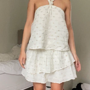 Zara set  - Set från zara med guld och silver prickar. Setet är en kjol i stl S och en topp i stl xs 