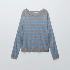Jätteskön och fin randig tröja som är från Zara, använd fåtal gånger & säljer pågrund av att den inte kommer till användning🫶🏼köparen står för frakt💕