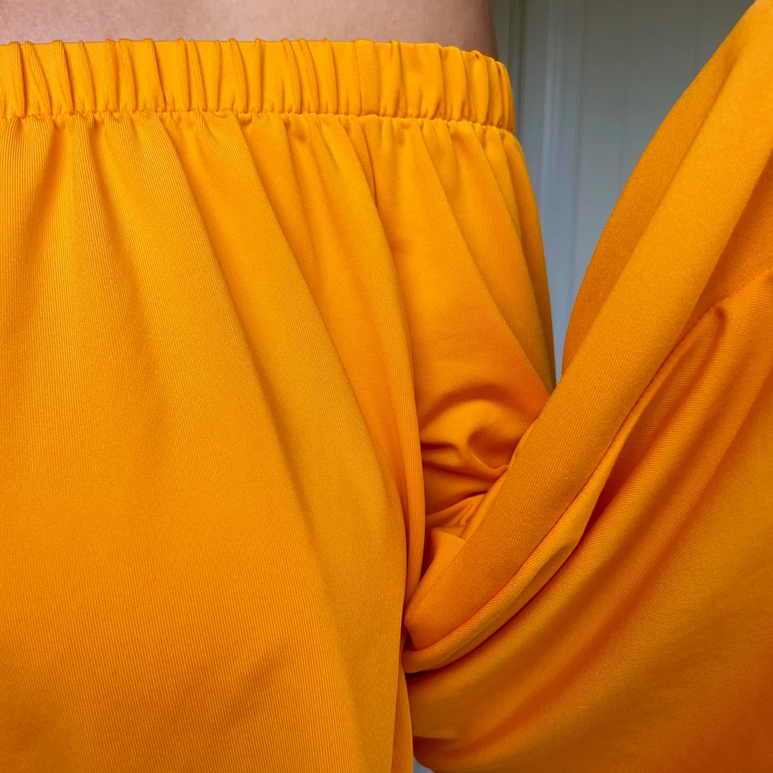 Offshouldertröja med fjärilsarmar - 90