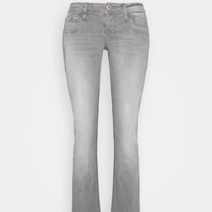 LTB grey bootcut - Säljer en av mina favorit jeans som jag köpte på Zalando i märket LTB säljer pågrund av att dem är för små o för korta för mig, köpte för 830kr, de är storlek 25 o längd 30 lite för kort för mig som är 167