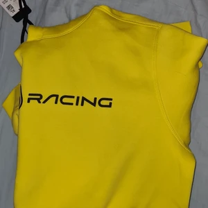 Sail racing hoodie  - Köpte den för en månad sen och har inte använt de, så nu passar den inte mig längre helt nytt strl xl