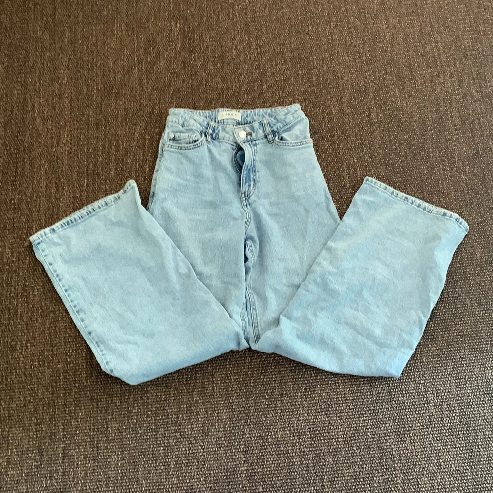 Snygga jeans från Lindex kids Välanvända men inget håll eller något. Jeans & Byxor.