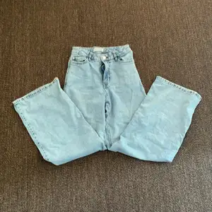 Snygga jeans från Lindex kids Välanvända men inget håll eller något