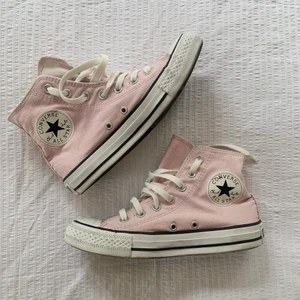 Converse - Ljusrosa converse i bra skick! Nypris: 800kr