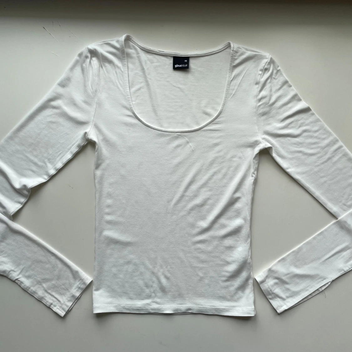 Vit långärmad topp från Gina Tricot - 3