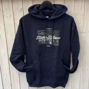 Studio Silvano hoodie - Size: small! Helt ny! Postar samma dag som köp spårbart med postnord eller instabox! Följ gärna tiktok: studio Silvano! Hör av dig vid minsta fundering 😊 Fast pris 🤩