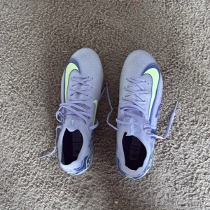 Nike Vapor 16 elites - Har använt de ett par gånger men har precis slutat i fotboll, pris kan diskuteras