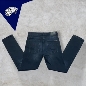 NUDIE JEANS LEAN DEAN  - Riktigt snygga  Nudie Lean Dean | Stl: Passar W31 L32 | Skick: 8/10 | Modellen är 182 | Hör av er vid funderingar! 