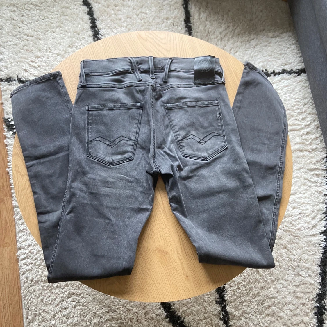 Mörkgråa Replay - 1