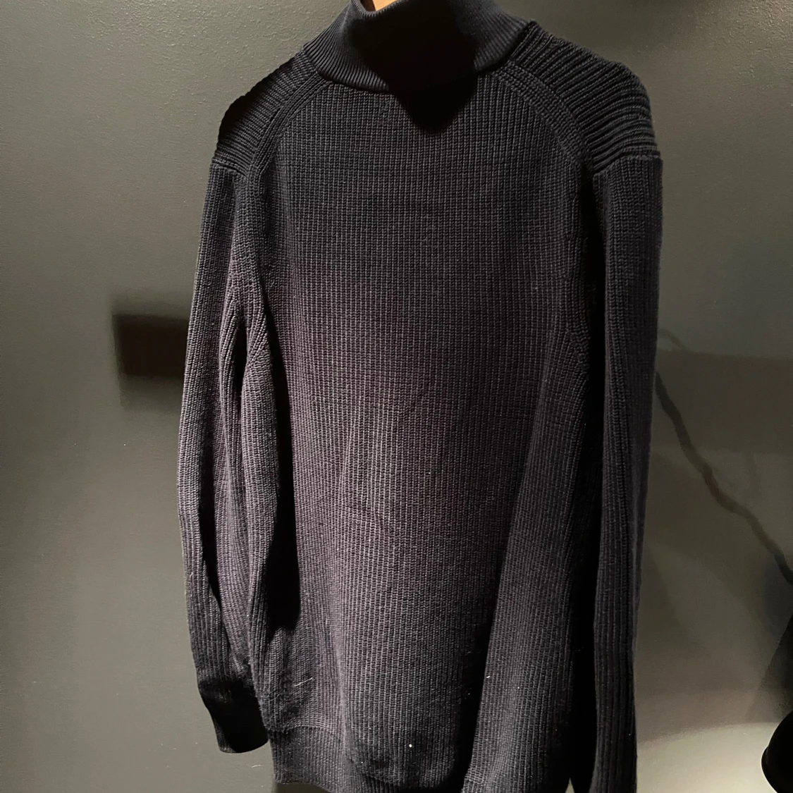 Mörkblå stickad half zip-tröja från Zara - 2