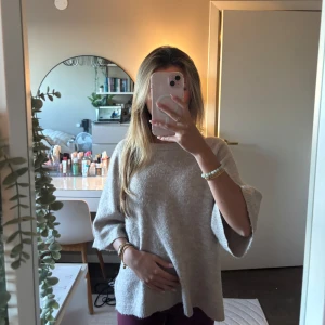 Stickad tröja  - Stickad tröja från lager157. Skön och mysig, passar till både kjol och jeans 💕hör av dig om du har några frågor!🫶🏼💕