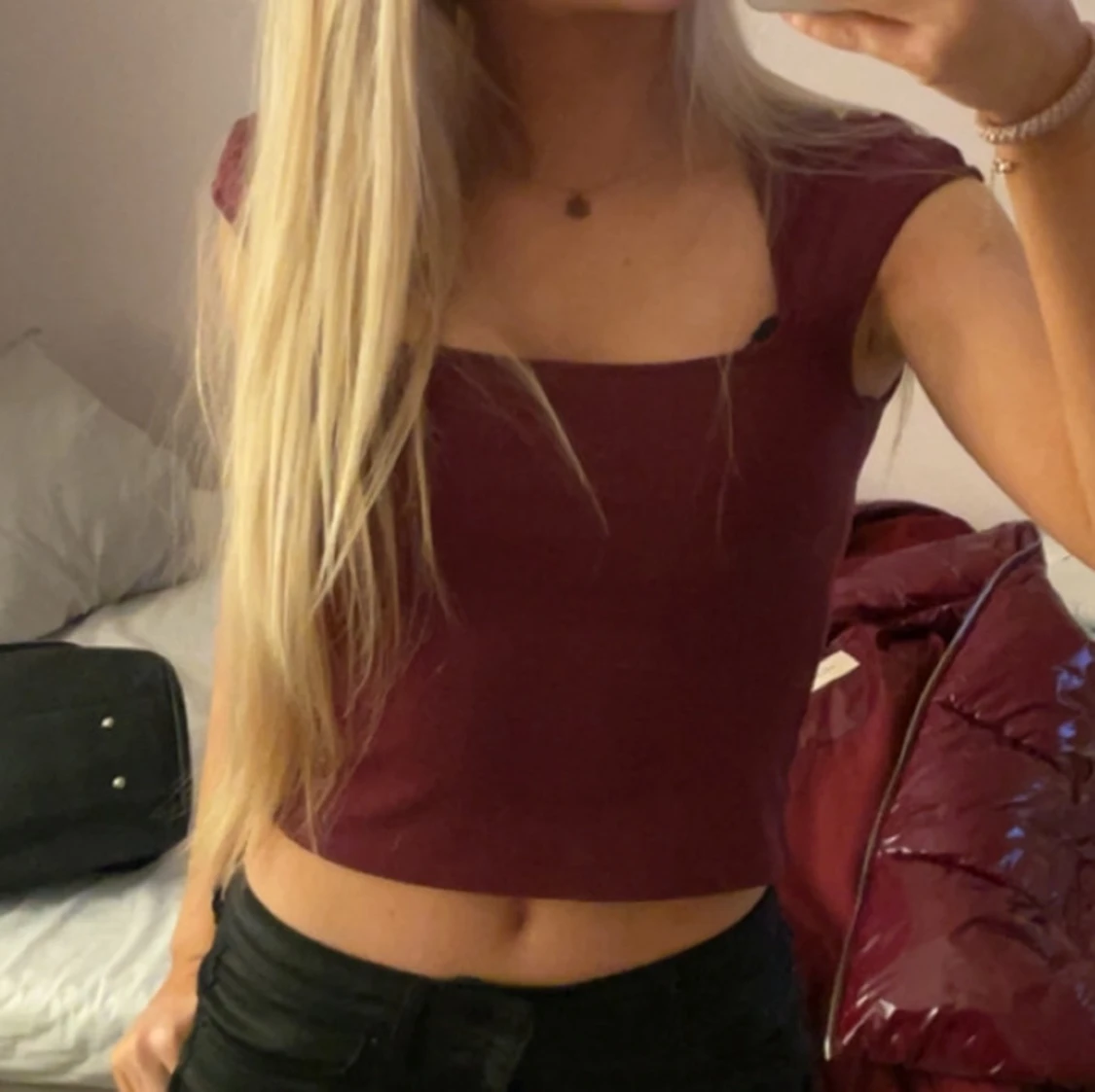 Vinröd croppad topp från H&M