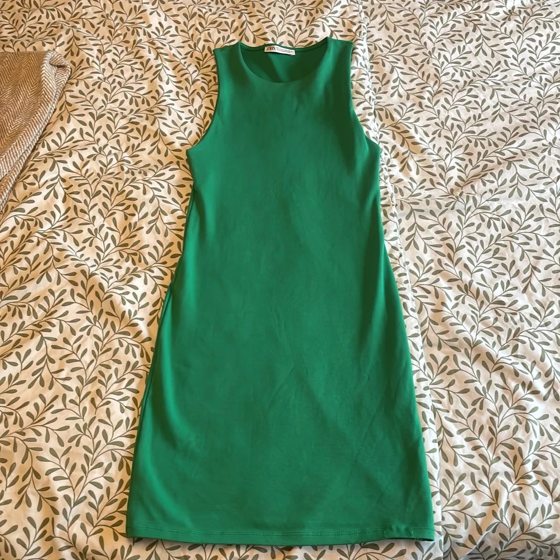 grön kort zara klänning  - 1