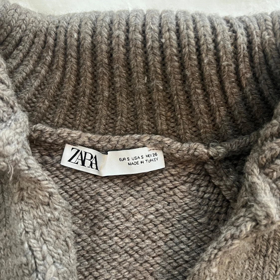 Brun stickad kofta från Zara - 1