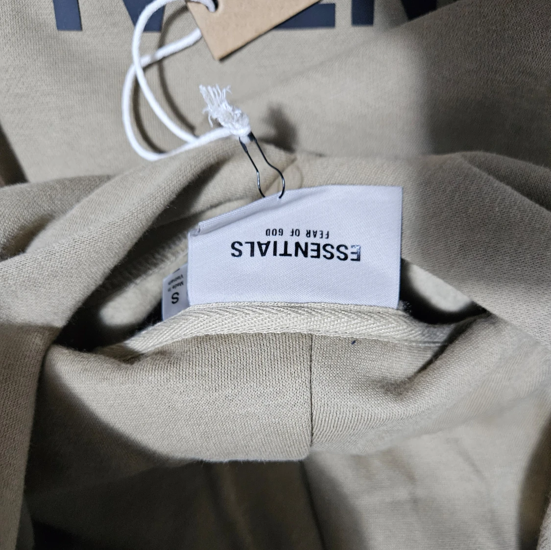 Priset diskuteras Beige hoodie från Essentials - 4