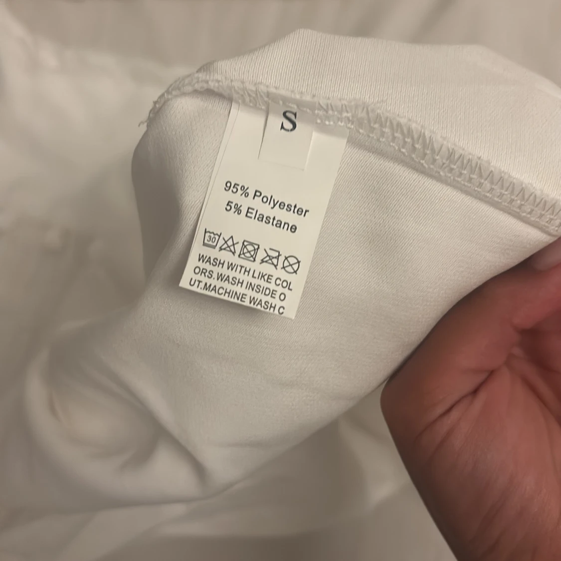 Vit kort klänning med spetsärmar - 2