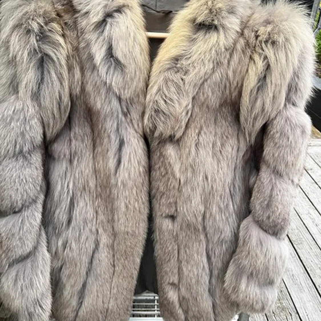 Ljusgrå pälsjacka från Lundgren