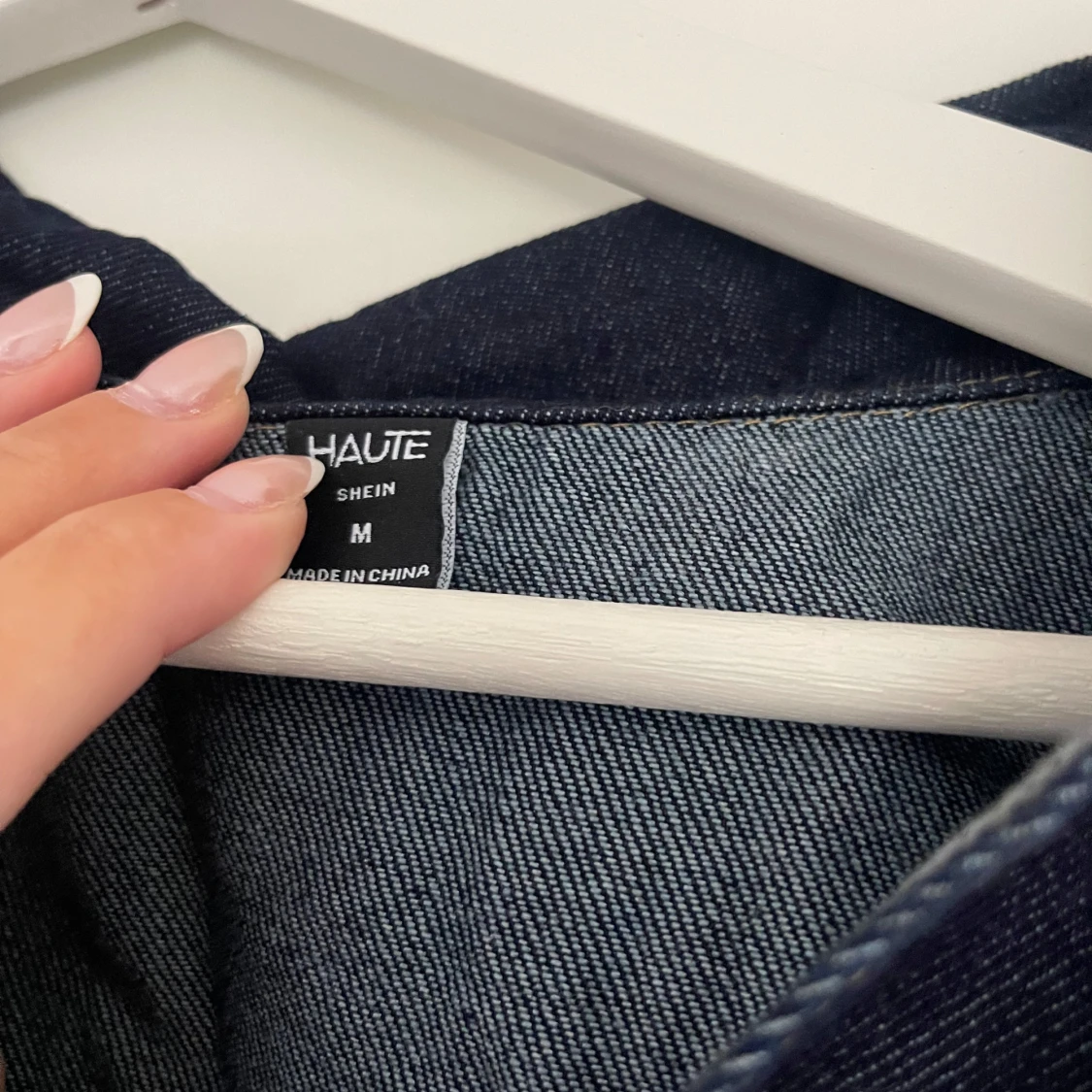 Mörkblå wide jeansbyxor med snörning och en matchande topp - 3