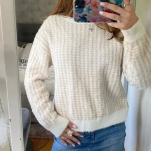 mango stickad tröja  - sååå fin o superfin kvalitet inga tecken på användning överhuvudtaget ❣️