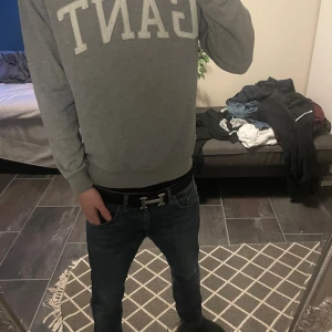 Gant tröja - Säljs då jag inte använder den längre, jätte fin tröja utan defekter med ett jätte skönt och lite mer stretchigt material så den anpassar sig mot kroppen. Storlek S men passar väl de som har xs oxå