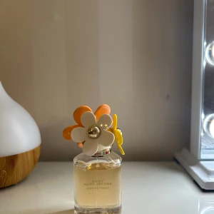 Daisy Ever So Fresh parfym Marc Jacobs - 30ml lite använd 