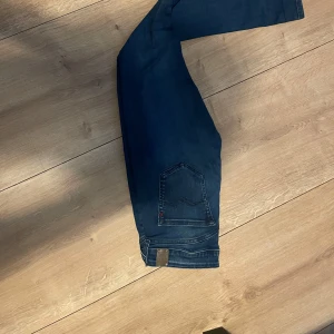 Replay jeans blå midwaist W27 L30 - Snygga blå jeans från Replay. Skick 9/10 pris kan diskuteras 