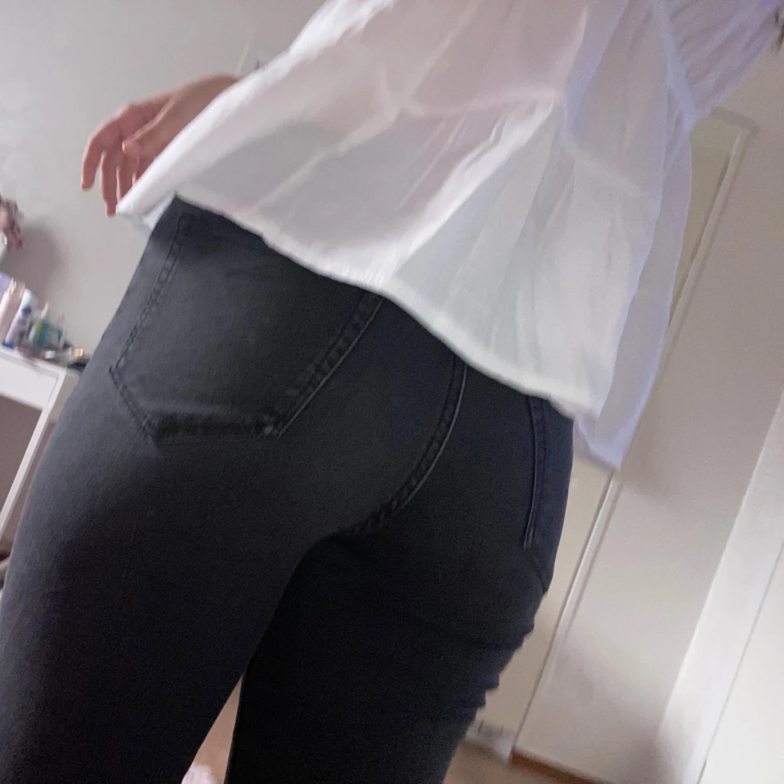 Svarta flare jeans från H&M - 1