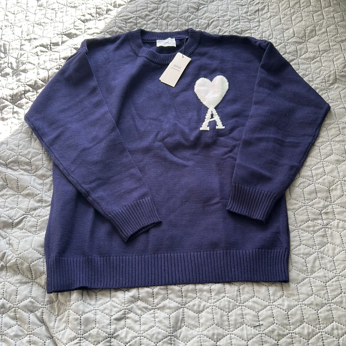 Marinblå stickad tröja från Ami