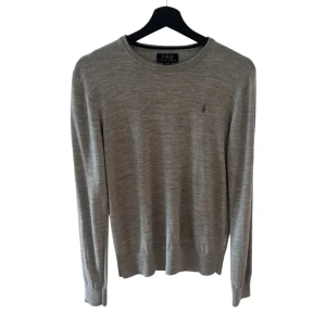 RALPH LAUREN TRÖJA - Ralph Lauren tröja - Sitter som S (XL barn storlek) - 100% merinoull - Mycket fint skick - Hör av er vid minsta fundering // Deluxecloset 