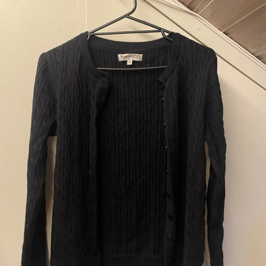 Svart stickad kofta  - 1
