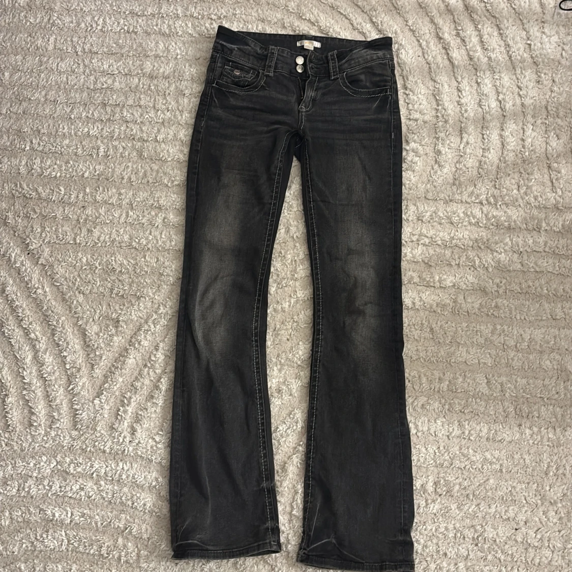 Lågmidjade mörkgråa jeans - 1