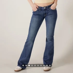 True Religion blå bootcut jeans - Säljer mina truies då jag håller på att växa ur dom, storlek 26. Skickar bild privat 💞💞💞 köpta i januari 