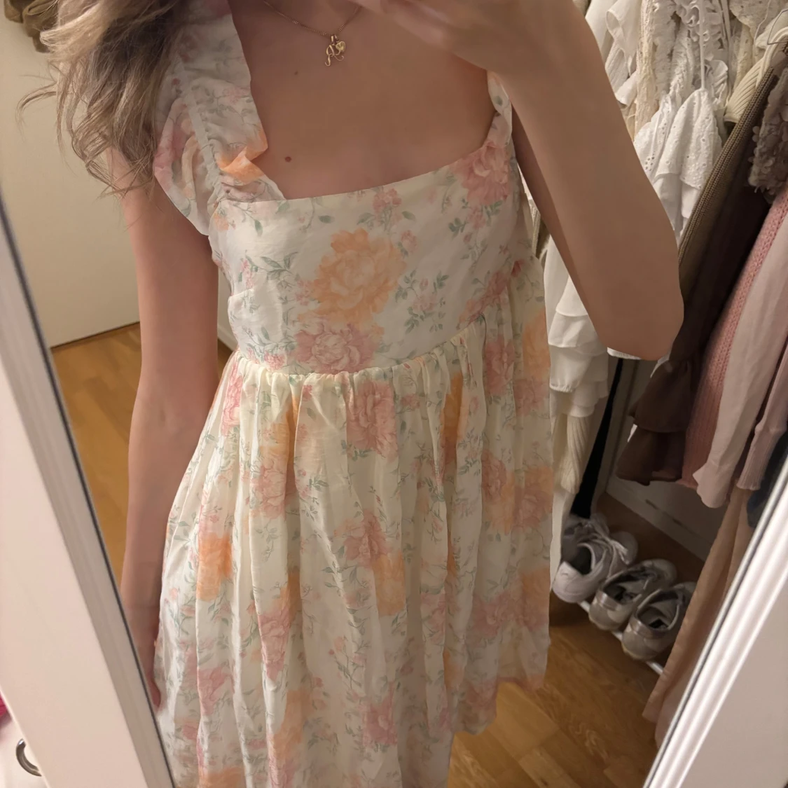 Blommig klänning  - 1