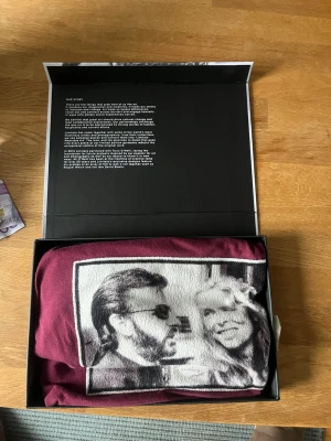 Limitato t shirt - Limitato t shirt som inte kommer till användning. Storlek M. Nypris 1599. Mitt pris 350 original box kommer till.