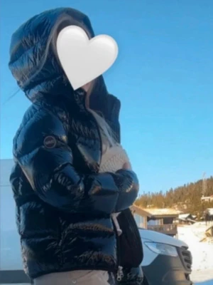 Colmar Jacka - Svart jacka från colmar. Storlek XS/S och inga defekter. Pris kan diskuteras.💕