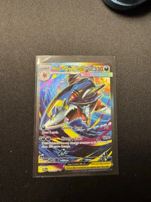 Mega Sharpedo ex 127/094 - Hej! Säljer ett eftertraktat Mega Sharpedo ex 127/094. Väldigt fint skick, skickas alltid väl inpackat! Hör av er vid frågor. Mvh 