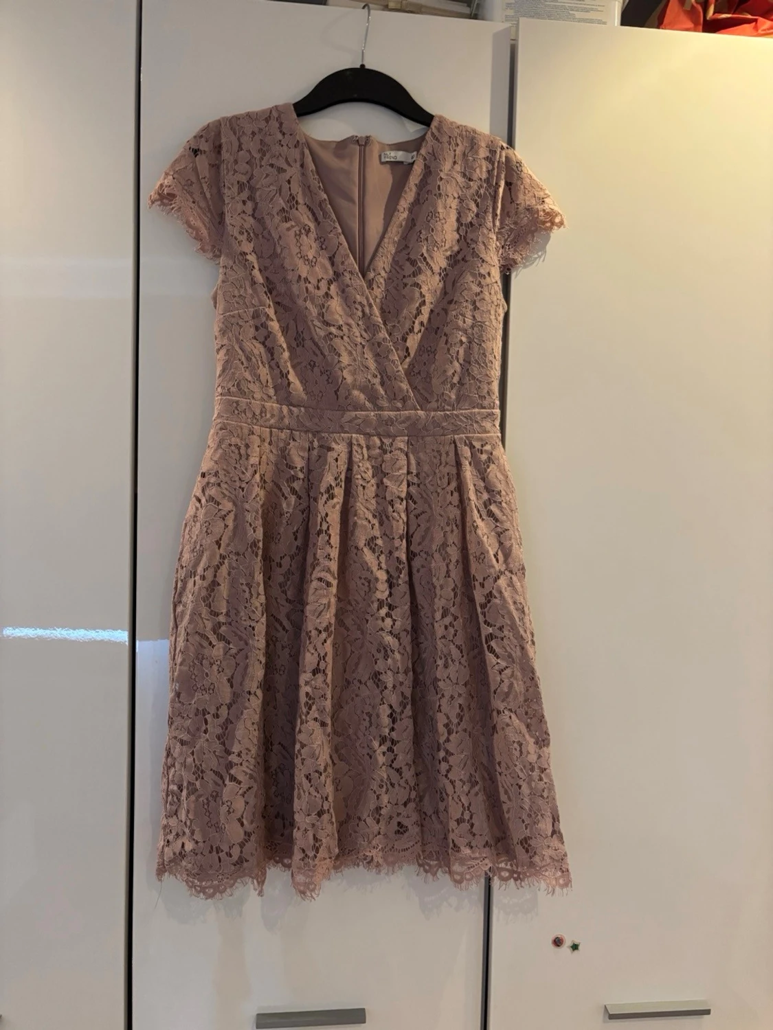 Ljusrosa spetsklänning från NLY Trend - 2